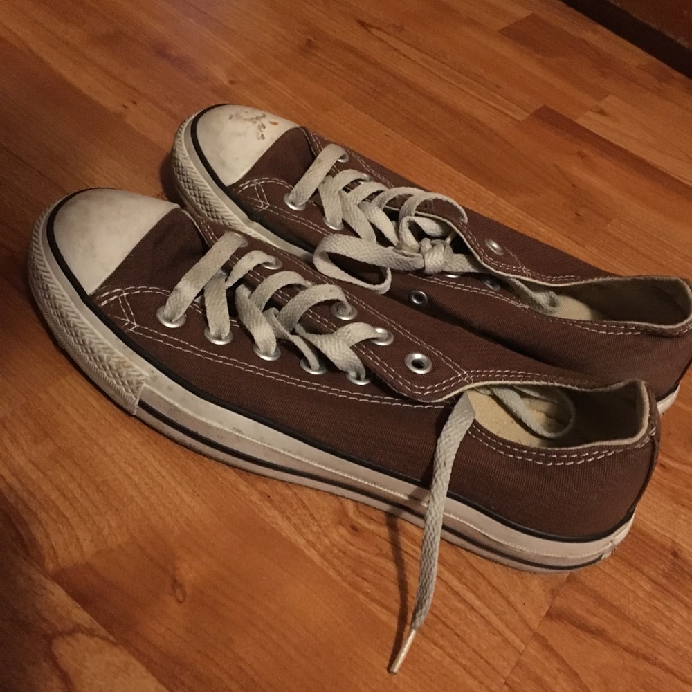 Brown converse chuck Taylor’s